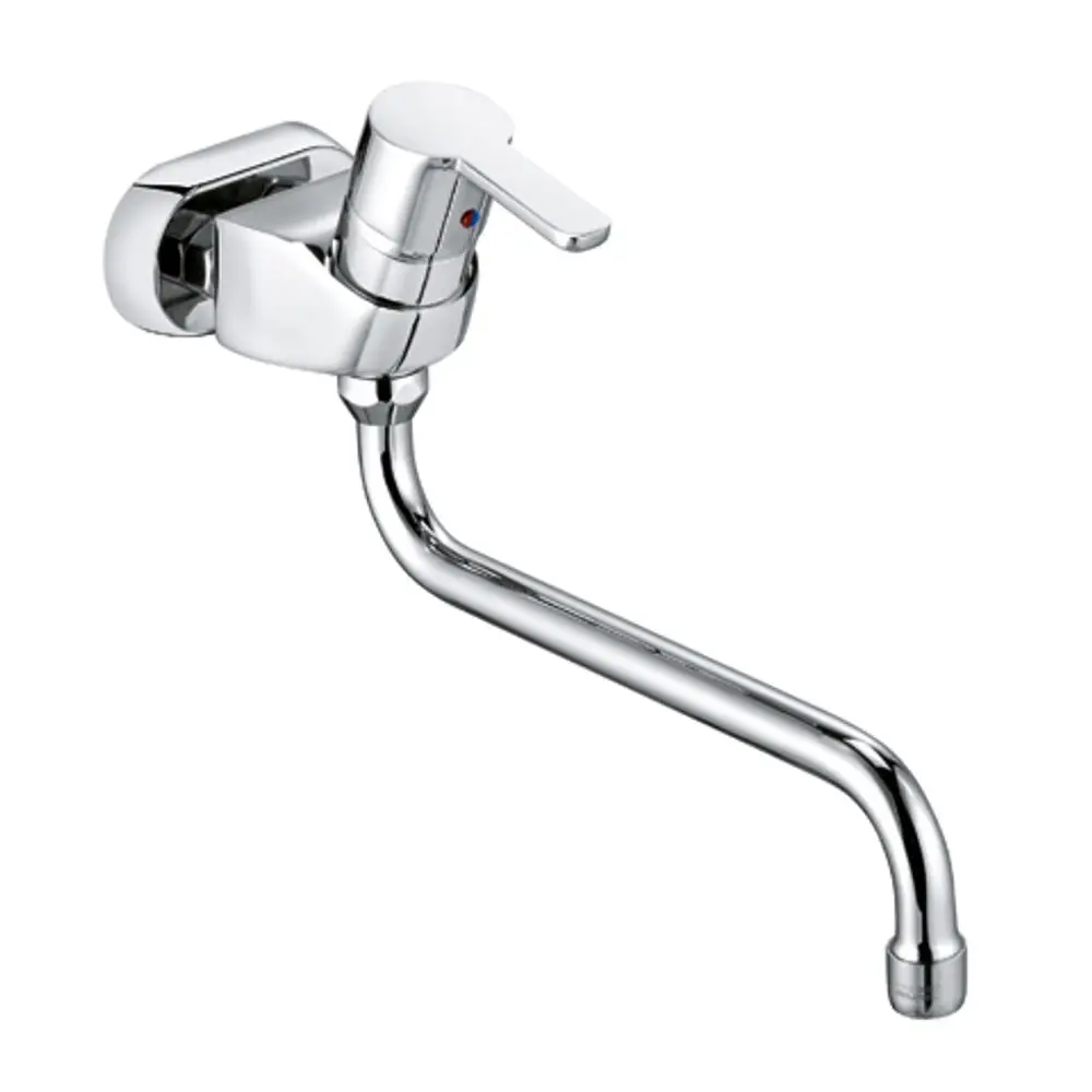 Wandmontierter Wasserhahn von Kludi mit einem langen, gebogenen Auslauf und einem einhebeligen Bedienmechanismus. Oberfläche in einem glänzenden Chrom-Finish.